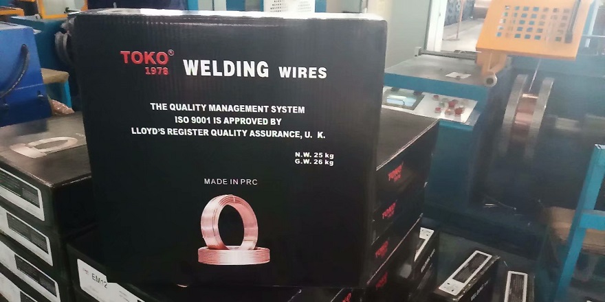 EM12K SAW welding in progress on heavy steel plate